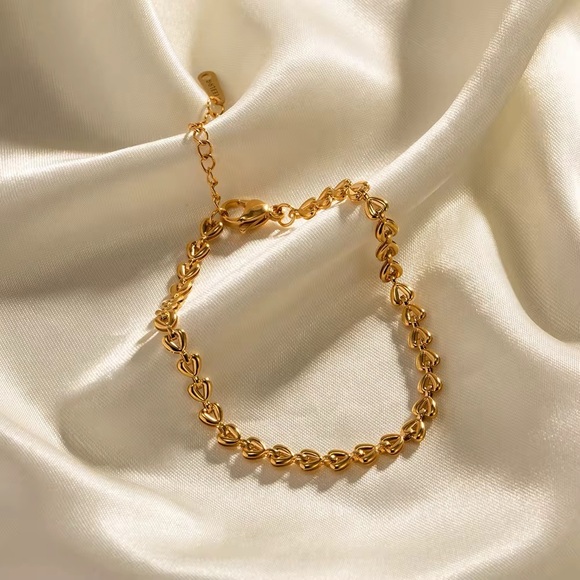18K Gold plated Bracelet - Picture 3 of 5